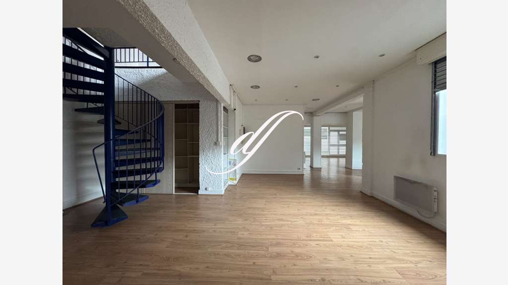 Local commercial 149m² à vendre à Asnières centre