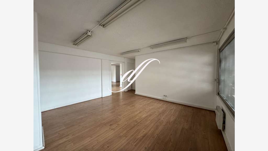 Local commercial 149m² à vendre à Asnières centre