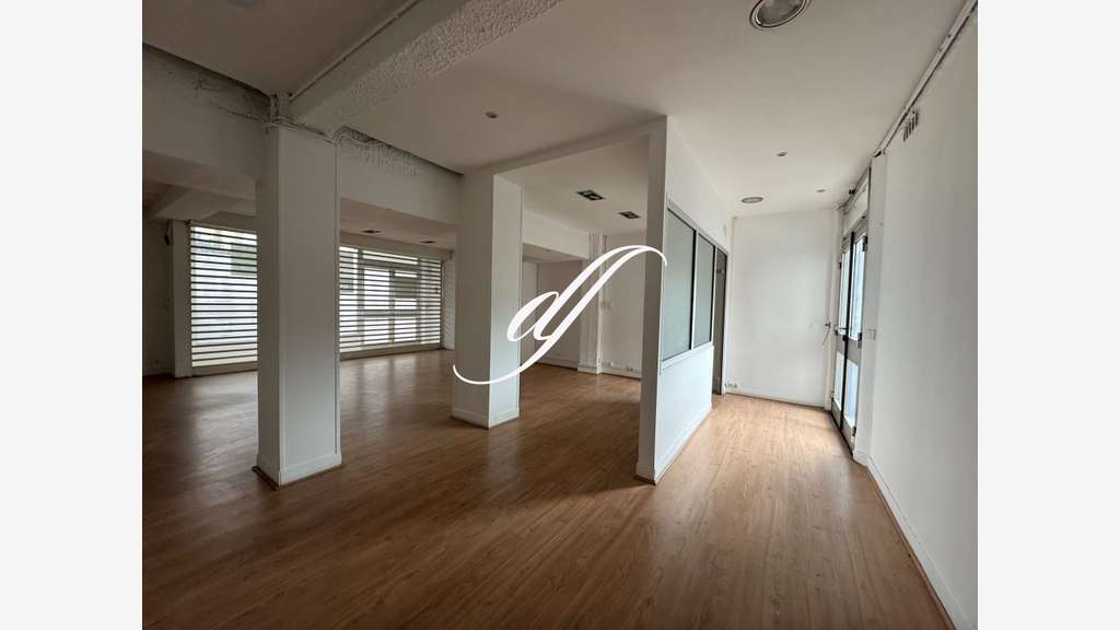 Local commercial 149m² à vendre à Asnières centre