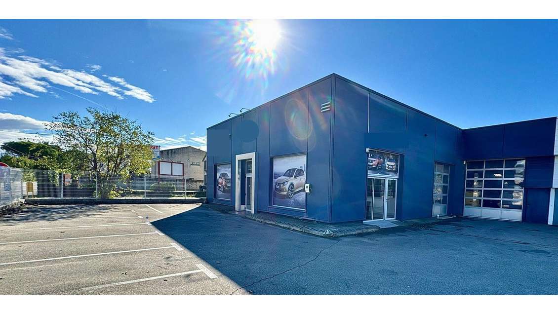 AV local commercial 560m² axe stratégique Aubignan
