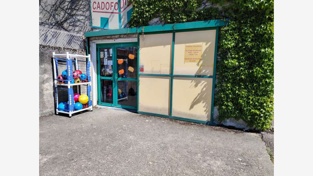 Local commercial 320m² bon état bien situé Auxonne