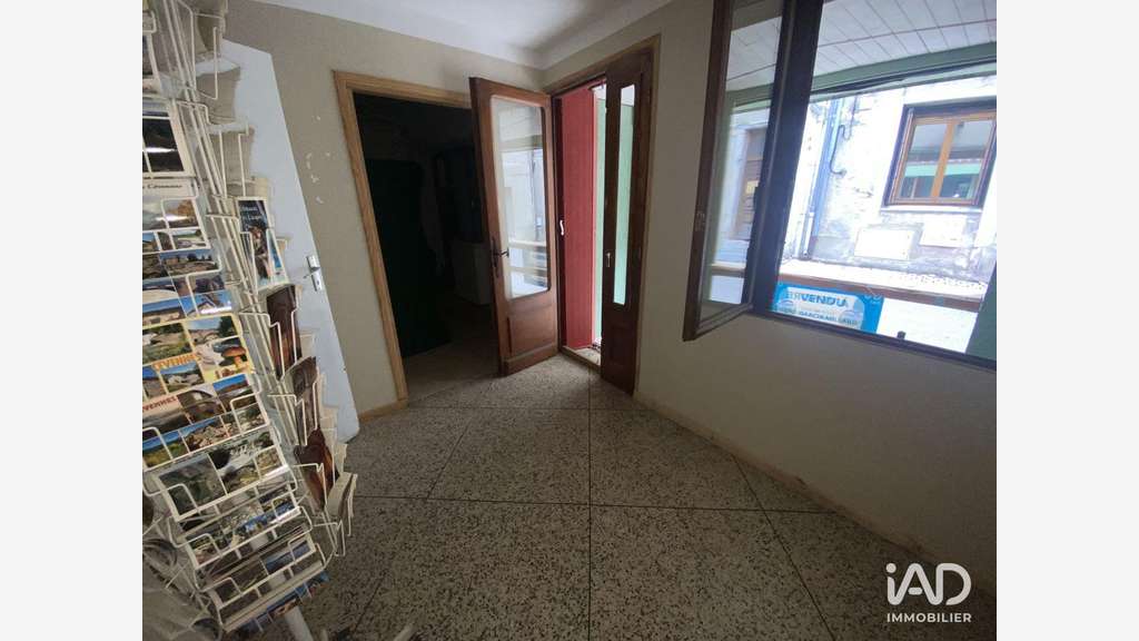 AV murs commerciaux 100m² emplacement N°1 à Aveze