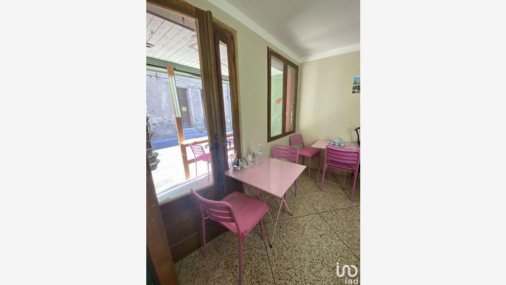 AV murs commerciaux 100m² emplacement N°1 à Aveze