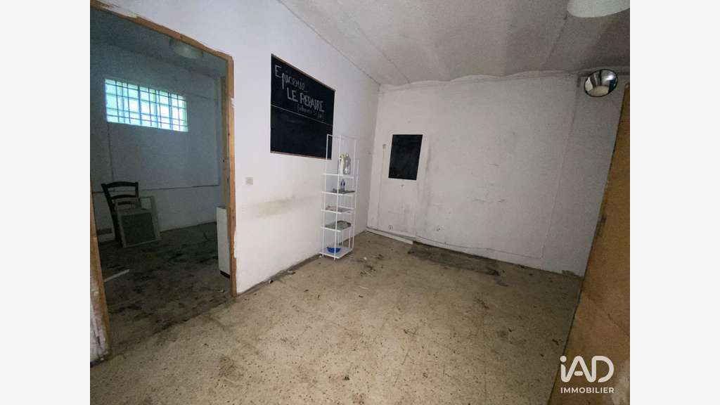 AV murs commerciaux 100m² emplacement N°1 à Aveze