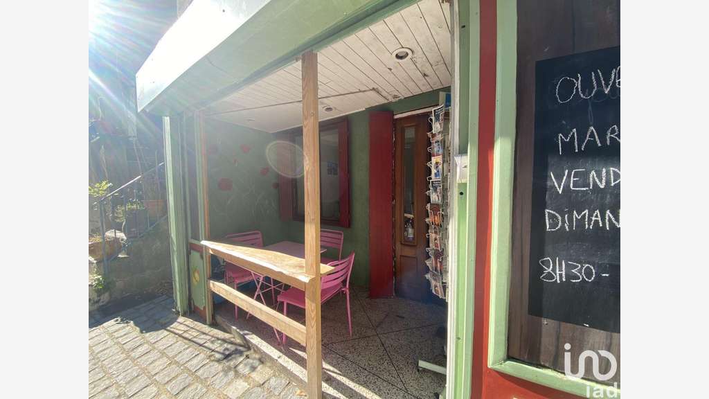 AV murs commerciaux 100m² emplacement N°1 à Aveze