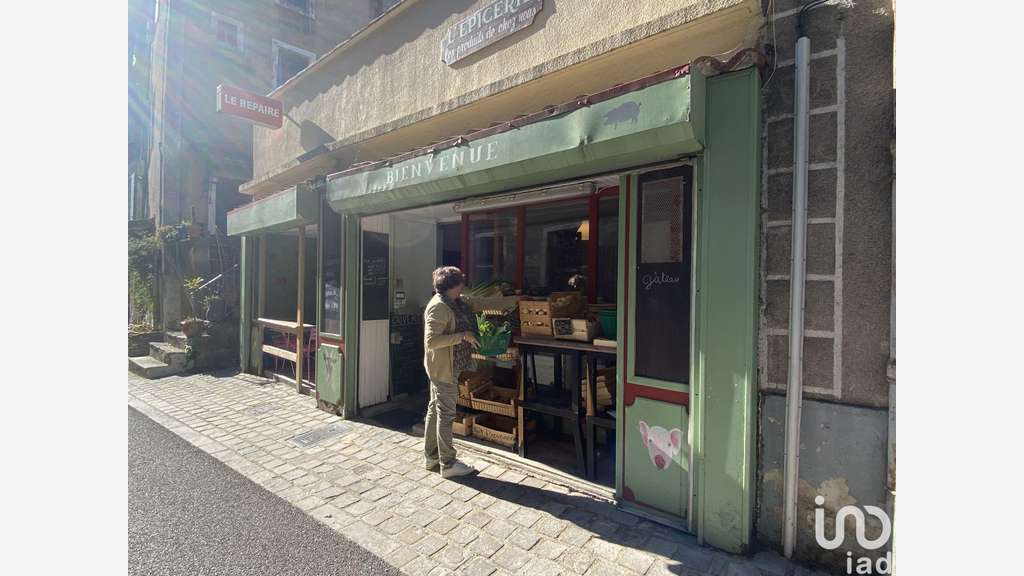 AV murs commerciaux 100m² emplacement N°1 à Aveze