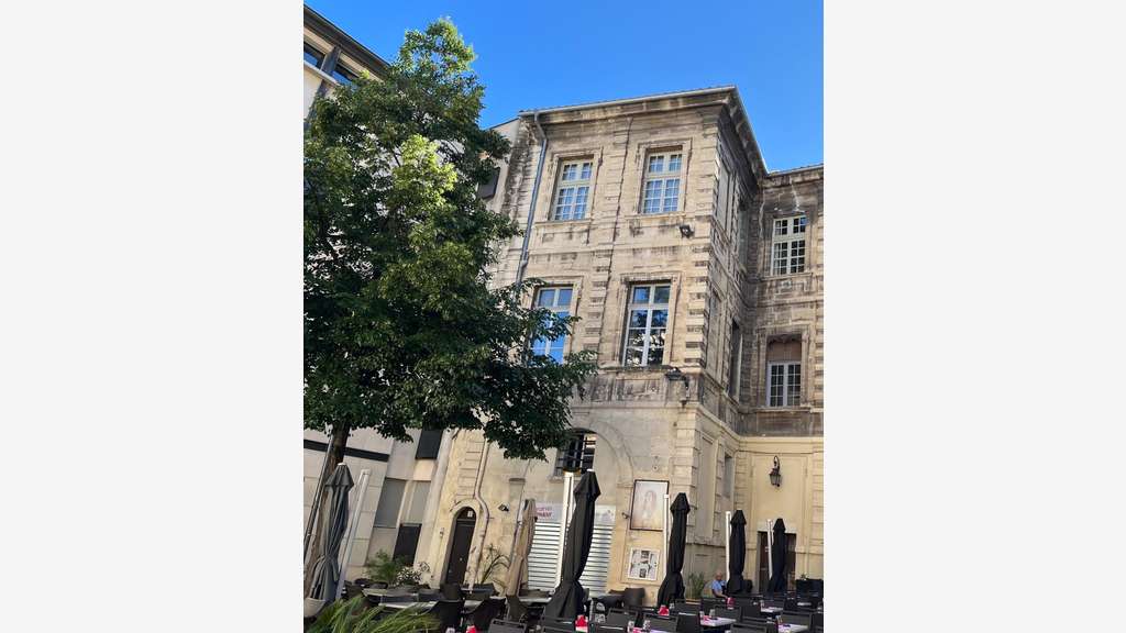 Murs commerciaux loués invest de qualité à Avignon