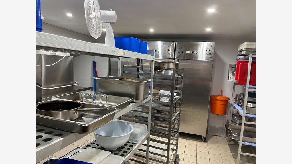 Murs commerciaux loués invest de qualité à Avignon
