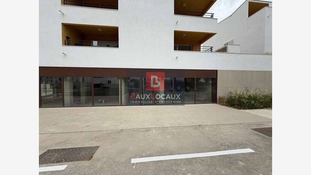 Local commercial neuf de 111m² à vendre à Avignon