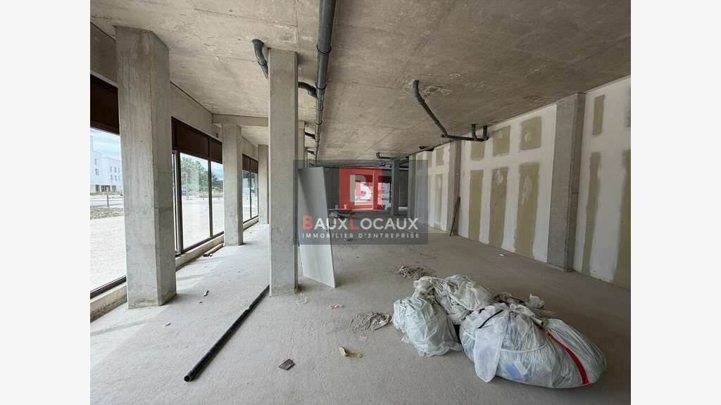 Local commercial neuf de 111m² à vendre à Avignon