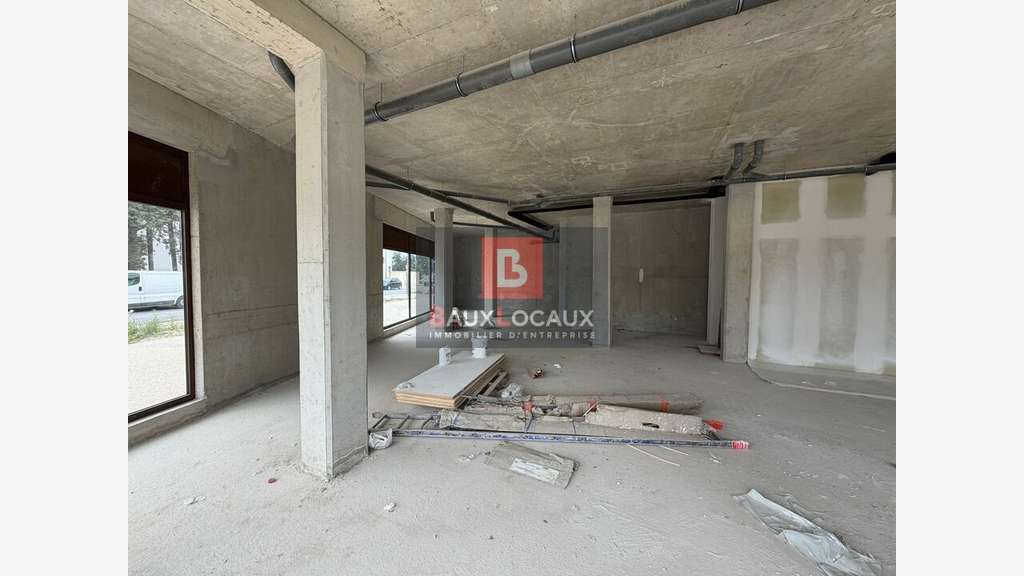 Local commercial neuf de 111m² à vendre à Avignon
