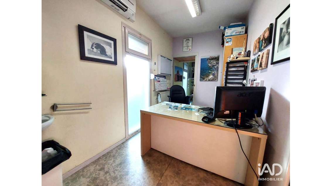 Local commercial à Avon