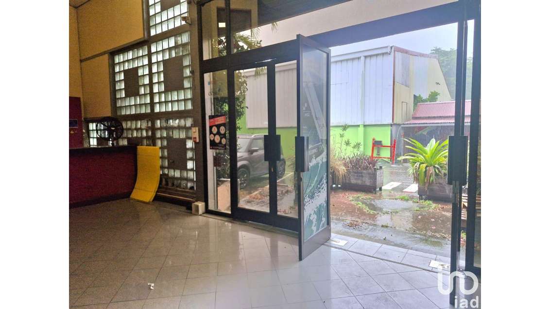 Murs commerciaux à Baie-Mahault