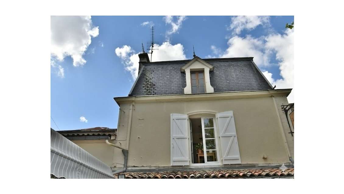 Murs hôtel 240m² à vendre Barbezieux Saint Hilaire