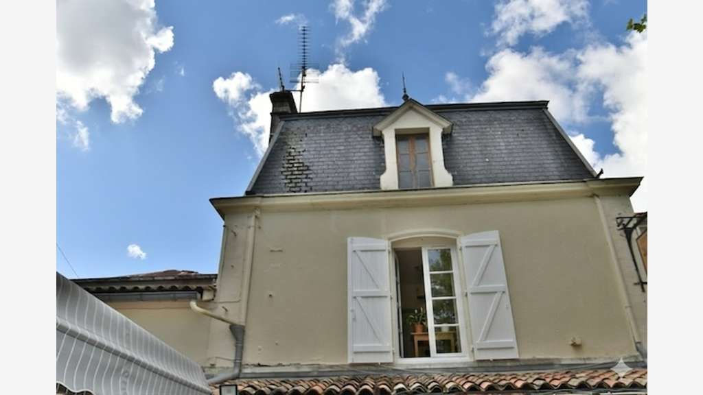 Murs hôtel 240m² à vendre Barbezieux Saint Hilaire