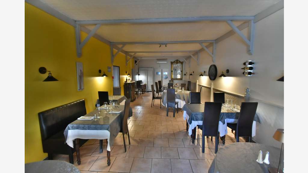 Murs hôtel 240m² à vendre Barbezieux Saint Hilaire