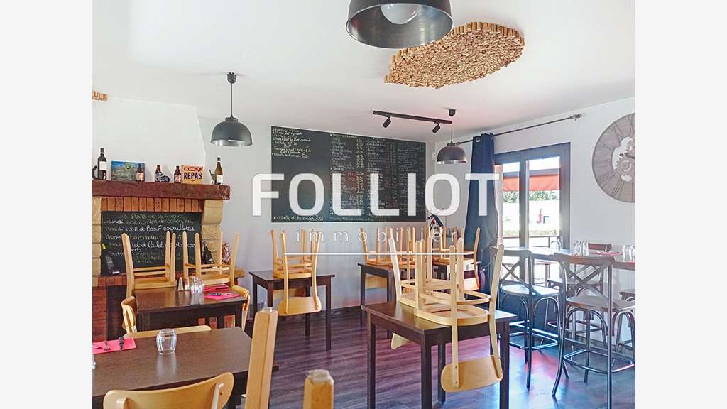 Immeuble avec restaurant et appartement à vendre 