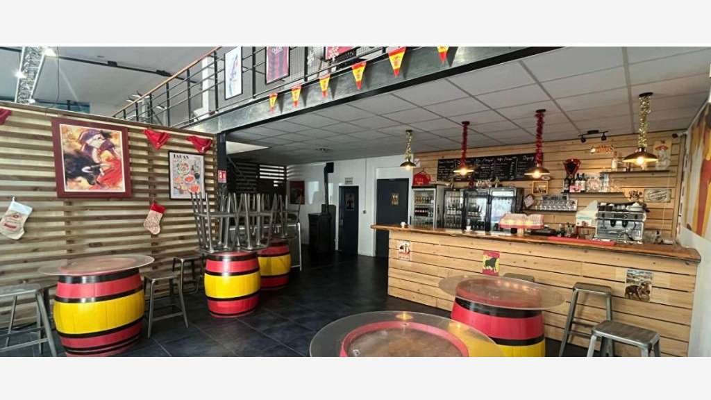 Vente bâtiment commercial de 1021m² à Beauchastel