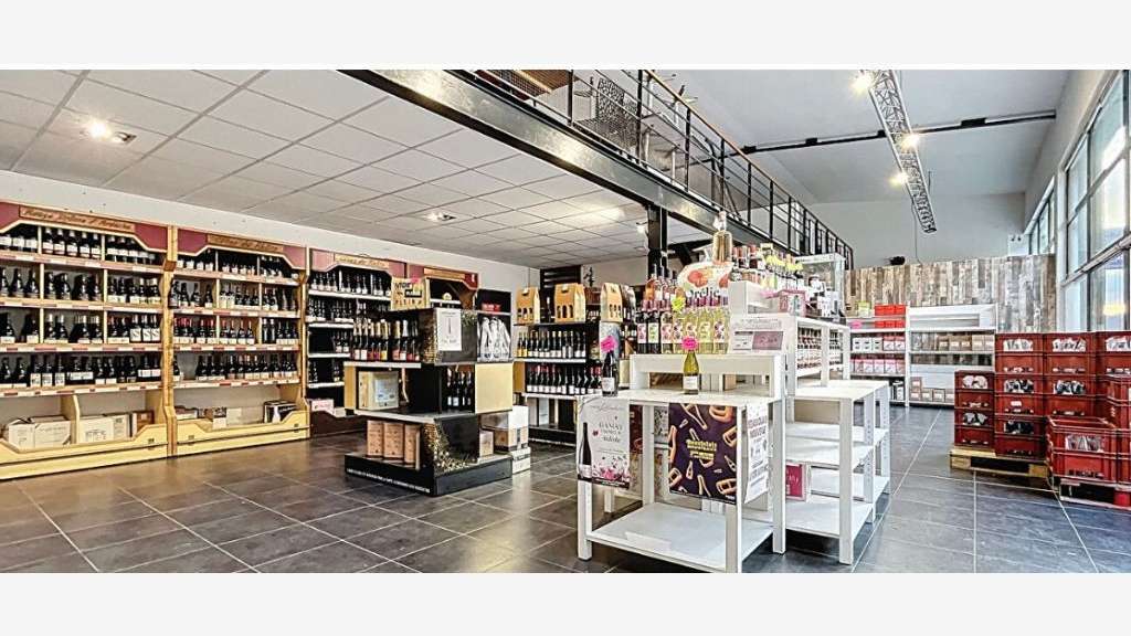Vente bâtiment commercial de 1021m² à Beauchastel