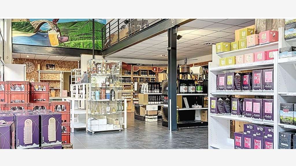 Vente bâtiment commercial de 1021m² à Beauchastel