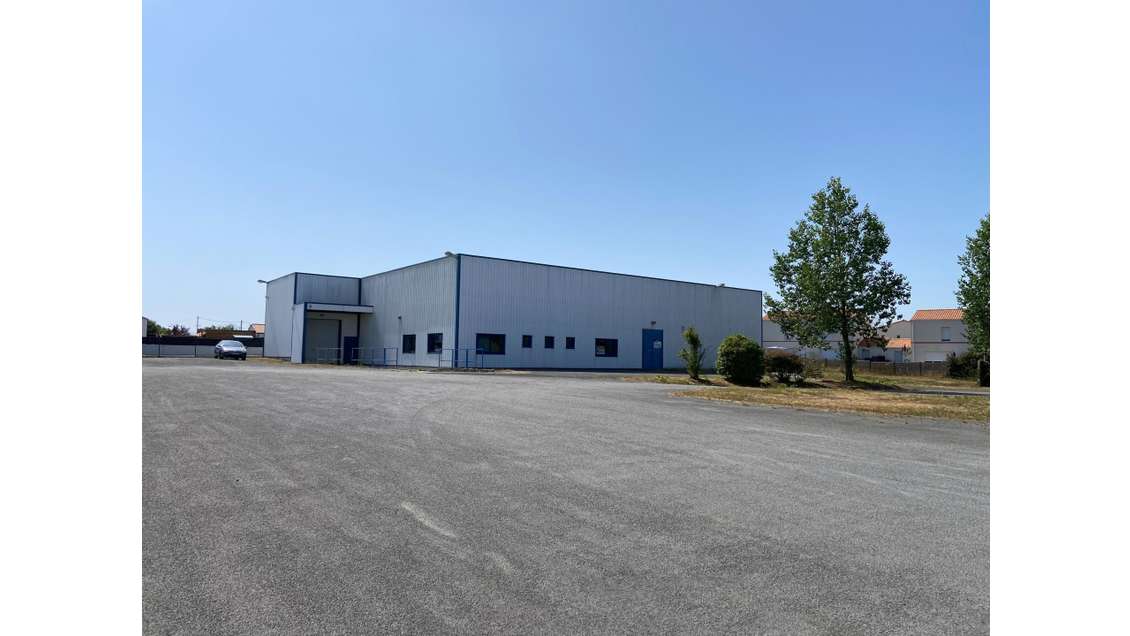 Vente local 880m² à Beauvoir Sur Mer  