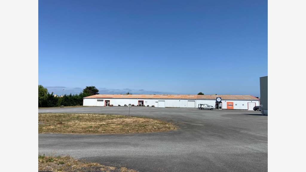 Vente local 1200m² à Beauvoir Sur Mer 
