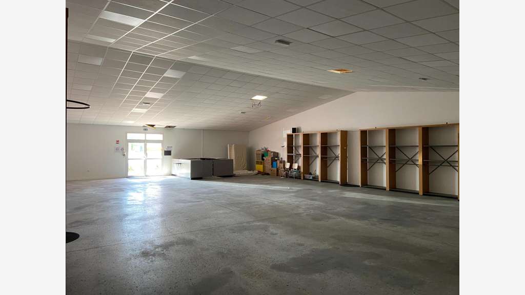 Vente local 1200m² à Beauvoir Sur Mer 