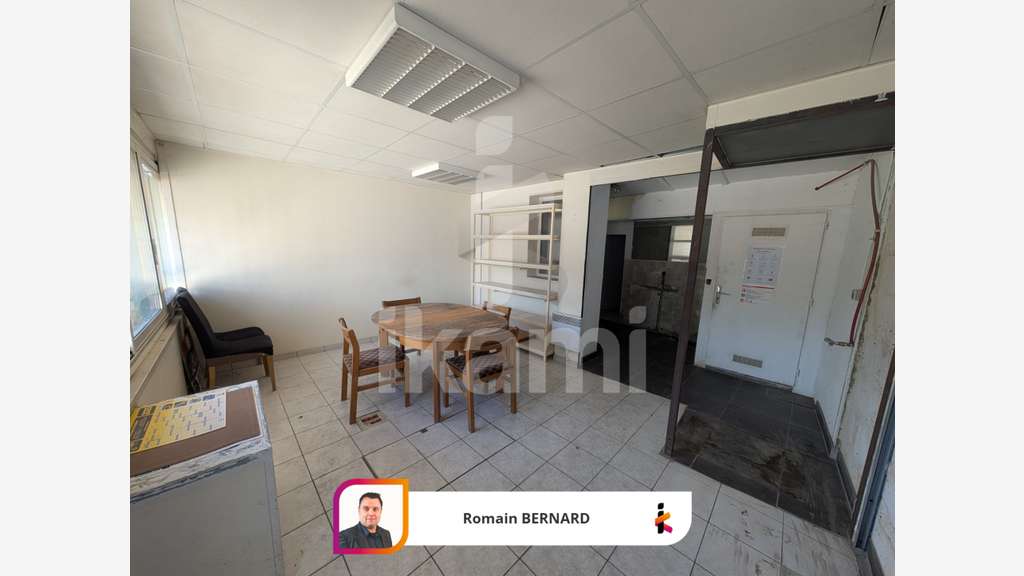 AV entrepôt avec bureaux et dépendance à Bergerac