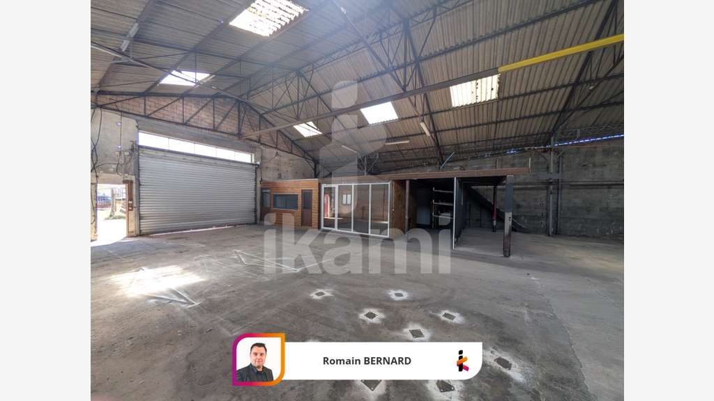 AV entrepôt avec bureaux et dépendance à Bergerac