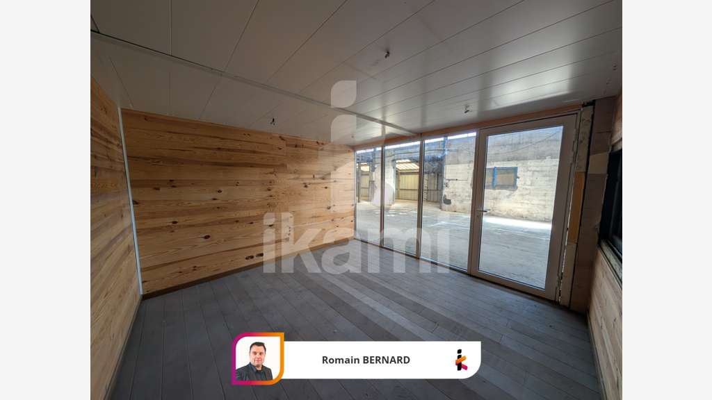 AV entrepôt avec bureaux et dépendance à Bergerac