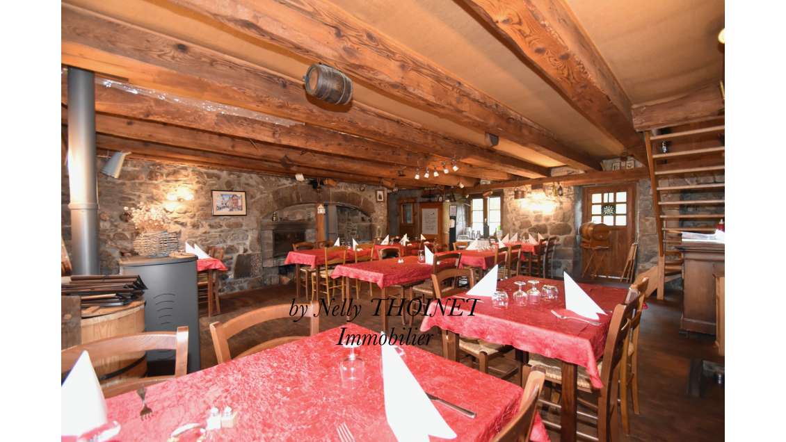 DÉPT.63, BESSE-ET-SAINT-ANASTAISE, IMMEUBLE ENTIER