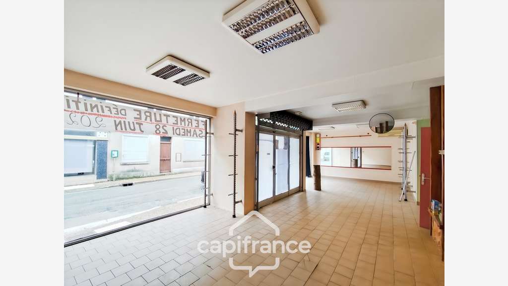 Local commercial 179m² à vendre à Bessé-sur-Braye