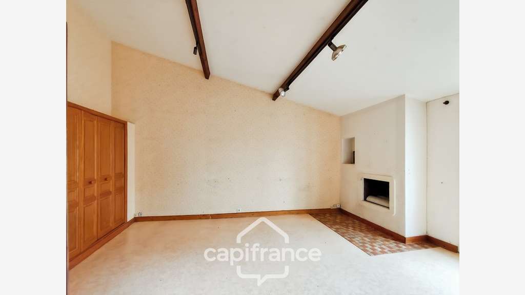 Local commercial 179m² à vendre à Bessé-sur-Braye
