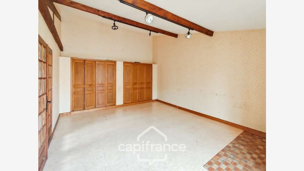 Local commercial 179m² à vendre à Bessé-sur-Braye