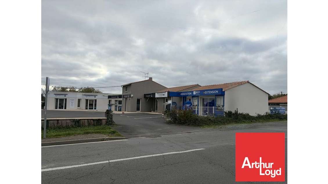AV ensemble immobilier très visible 336m² Bessines