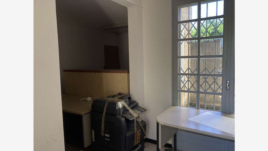 locaux professionnels 261m² zone franche Béziers