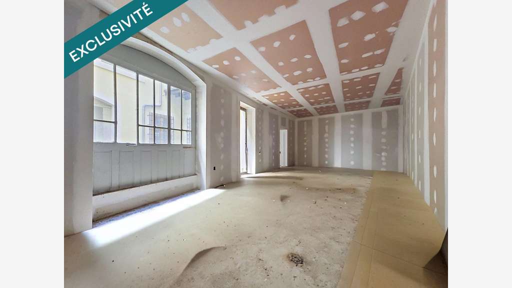Local 120m² emplacement stratégique à Béziers  