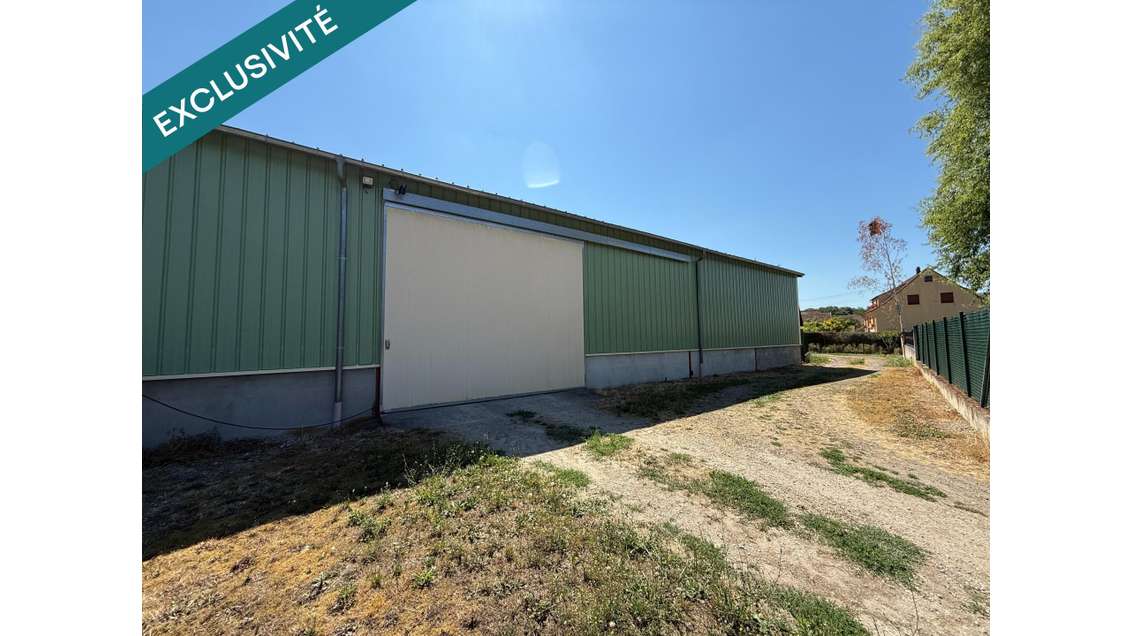 Hangar de stockage de 287m² au sol, le tout sur
