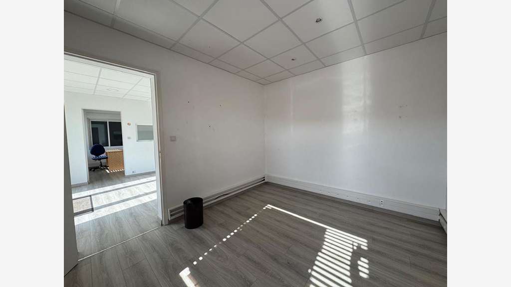 Vente local commercial de 77m² à Biscarrosse