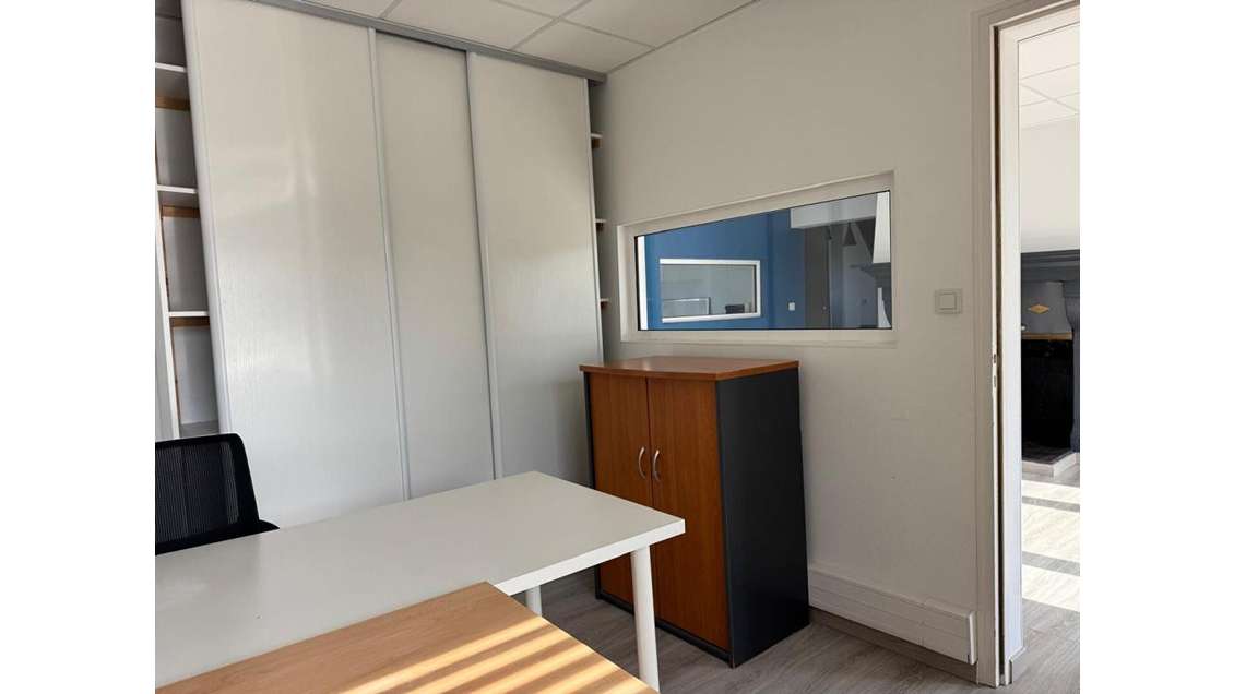 Vente local commercial de 77m² à Biscarrosse