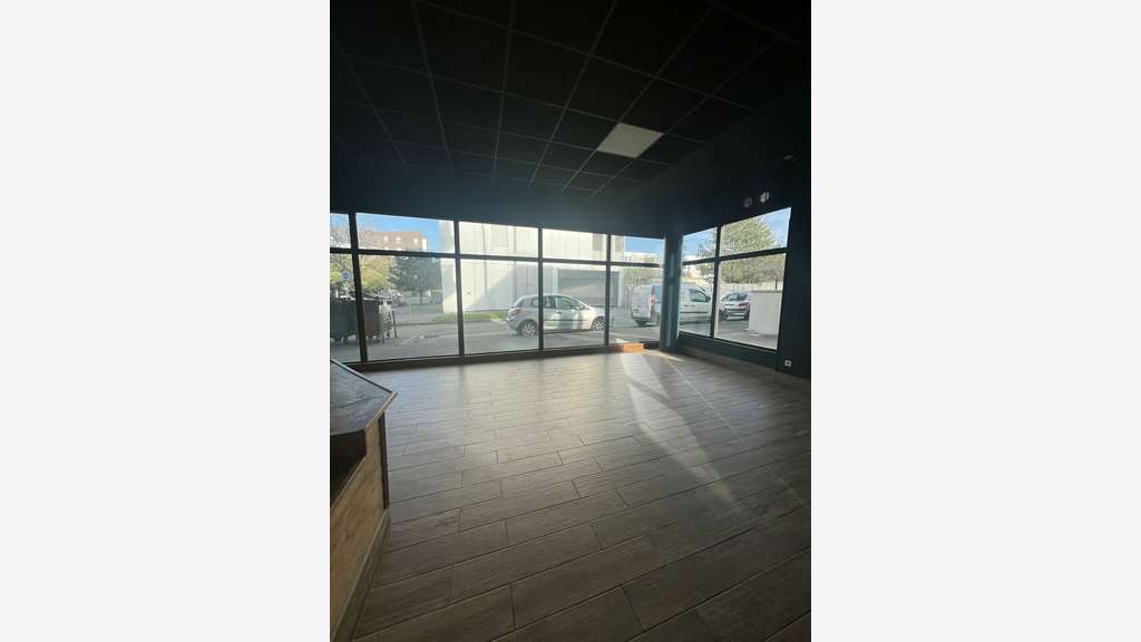 Vente local commercial 151m² angle de rue Blagnac