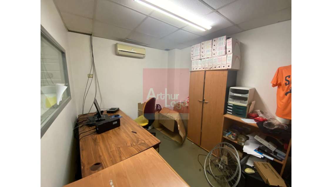 AV local commercial 327m² idéalement situé à Boé