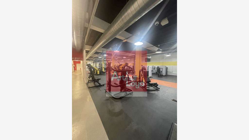 Local commercial 1500m² à vendre à Boé