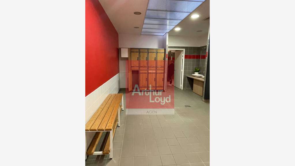 Local commercial 1500m² à vendre à Boé