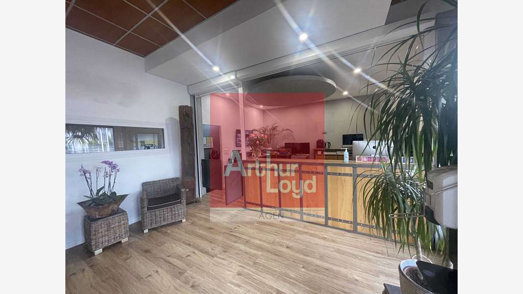 Local commercial 1500m² à vendre à Boé