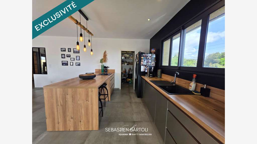 AV immeuble moderne 244m² Bonifacio proche plages