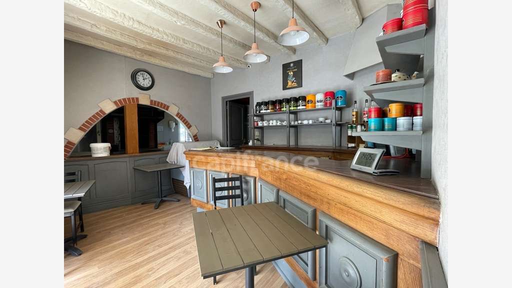 A vendre murs commerciaux occupés Bonneuil-Matours