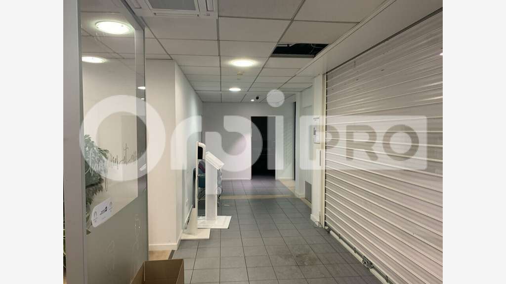 Local commercial 180m² à vendre à Bordeaux 
