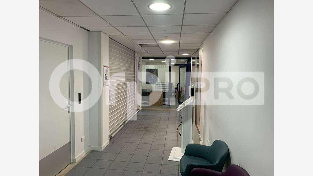 Local commercial 180m² à vendre à Bordeaux 
