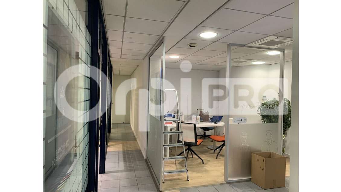 Local commercial 180m² à vendre à Bordeaux 